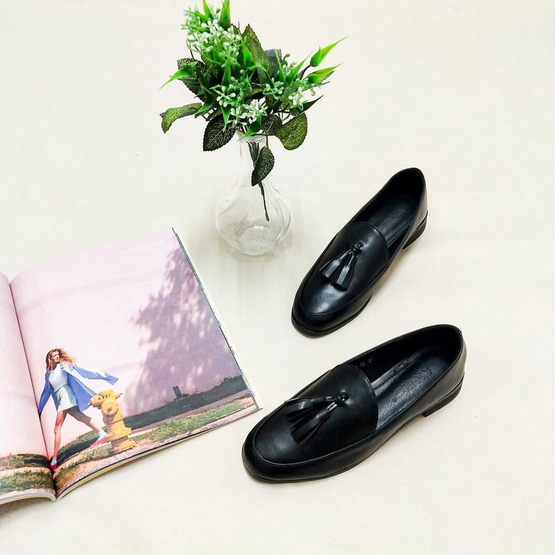 Cassie Loafer in Black [Reject]